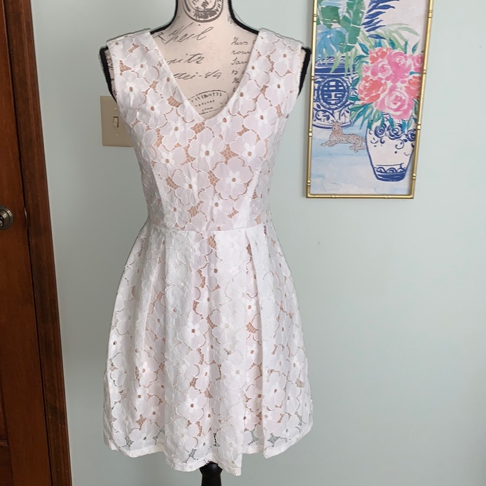 City Triangles White Lace Dress size 7